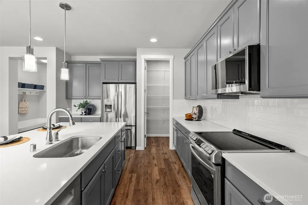 2417 NE Redford Street Poulsbo WA 98370