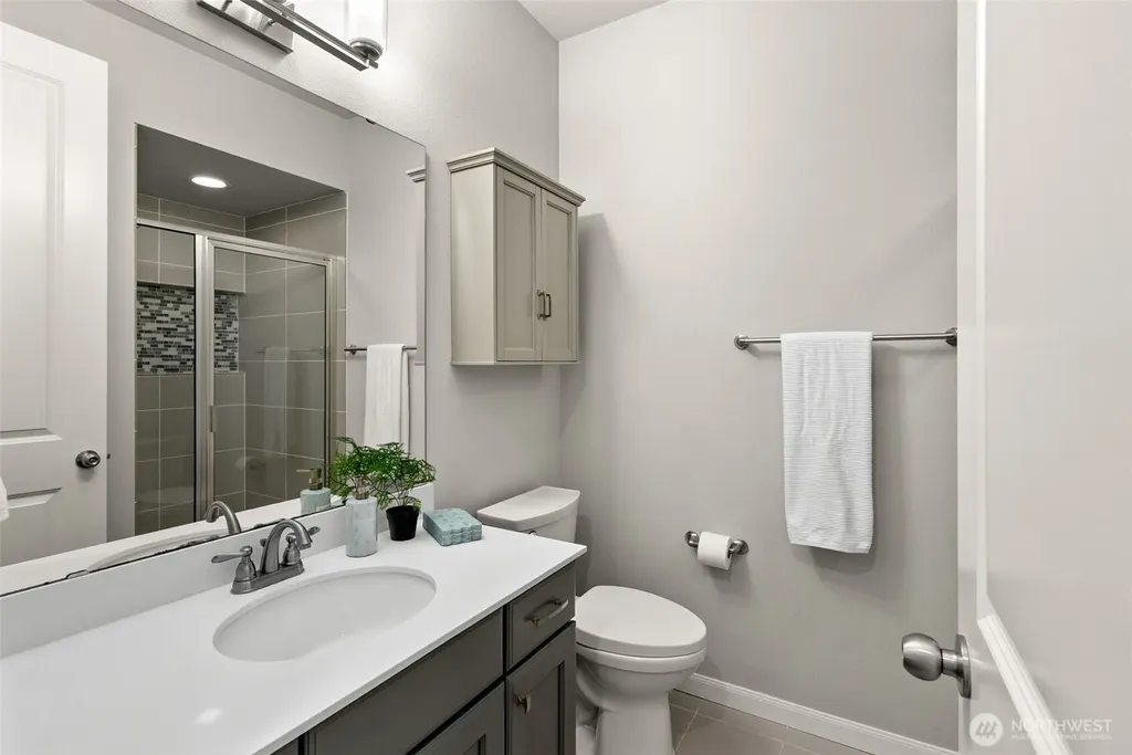 2417 NE Redford Street Poulsbo WA 98370