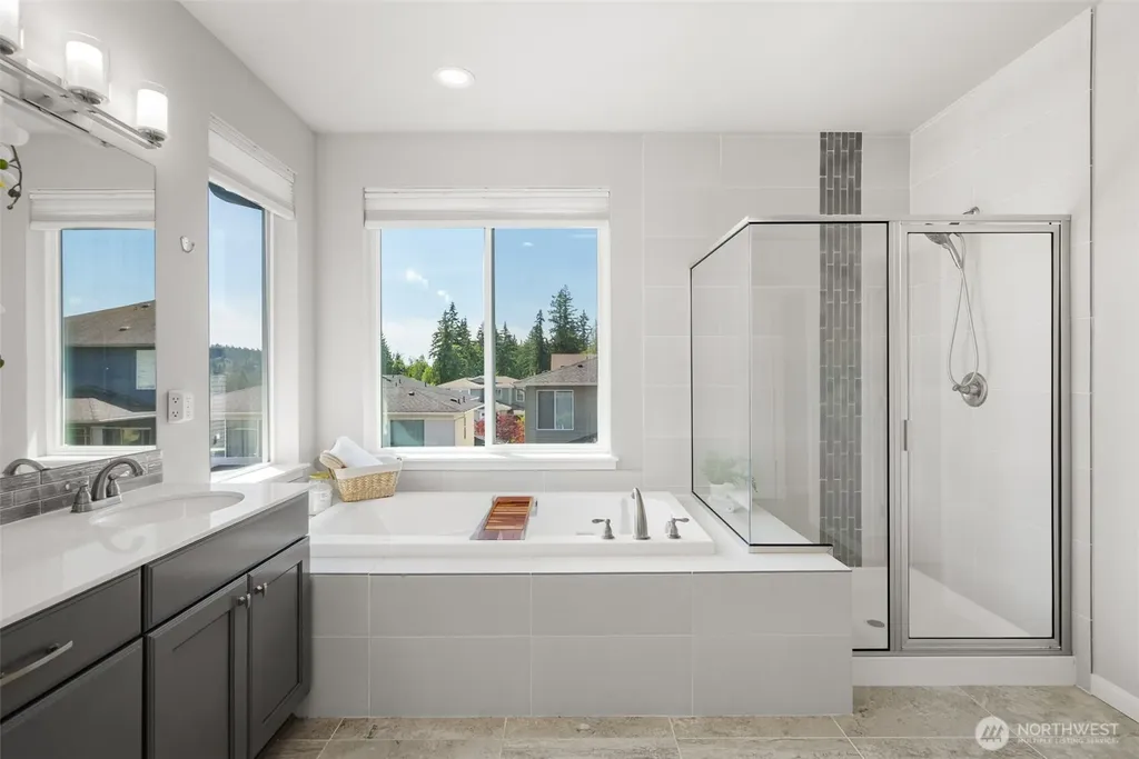 2417 NE Redford Street Poulsbo WA 98370