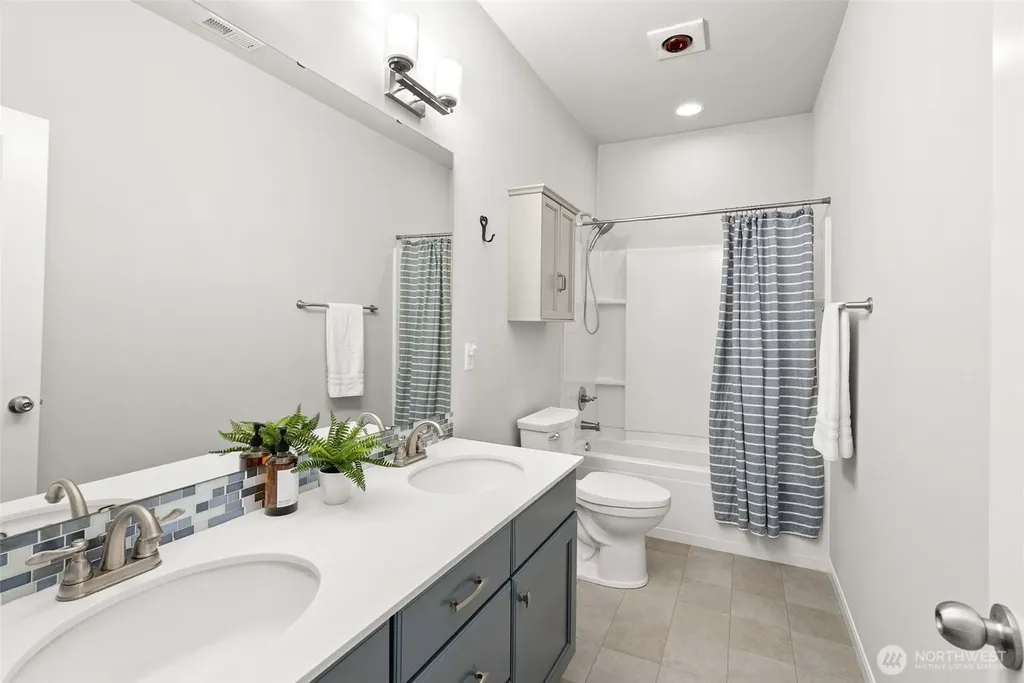 2417 NE Redford Street Poulsbo WA 98370