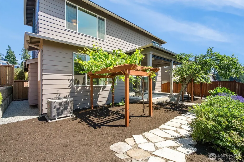 2417 NE Redford Street Poulsbo WA 98370