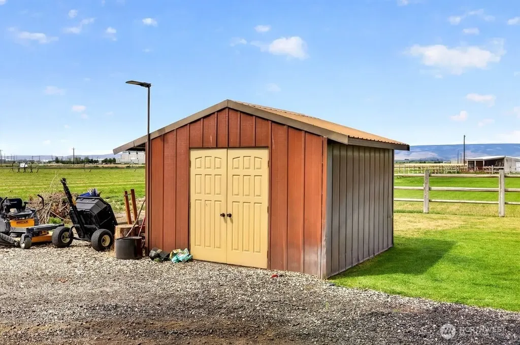 17211 Road 11 NW Quincy WA 98848