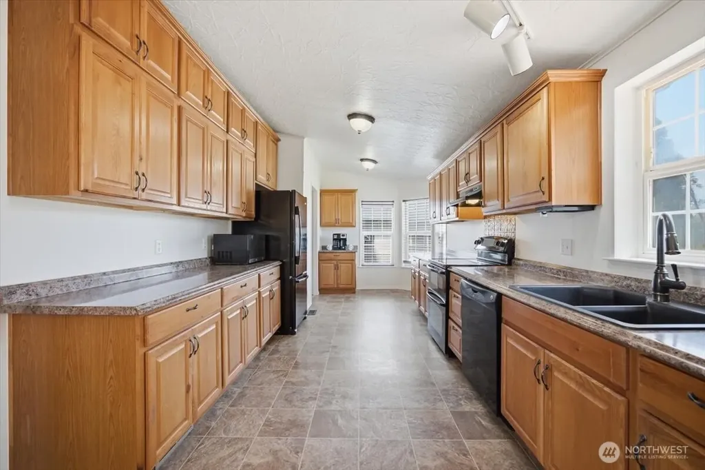 4225 Twinlake Court West Richland WA 99353