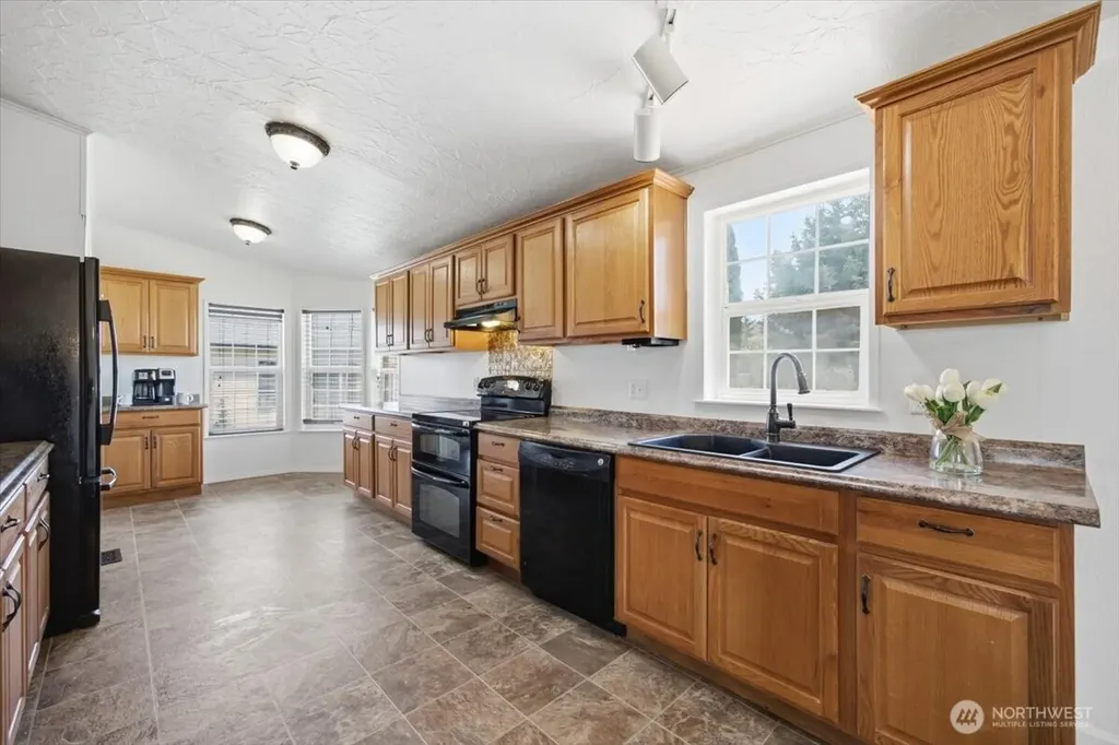4225 Twinlake Court West Richland WA 99353