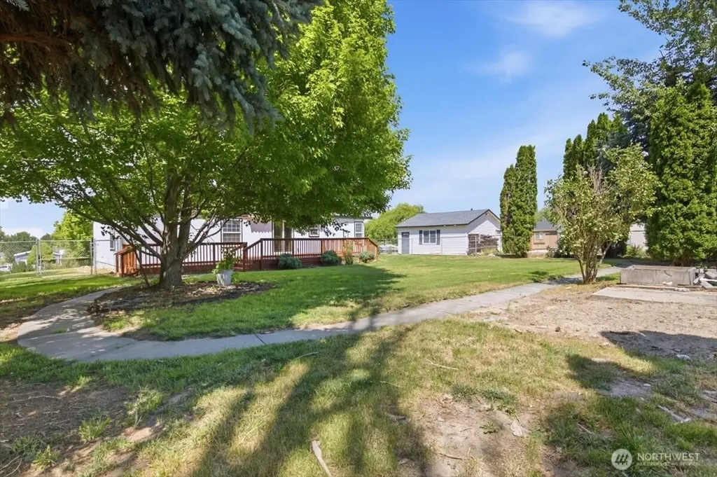 4225 Twinlake Court West Richland WA 99353