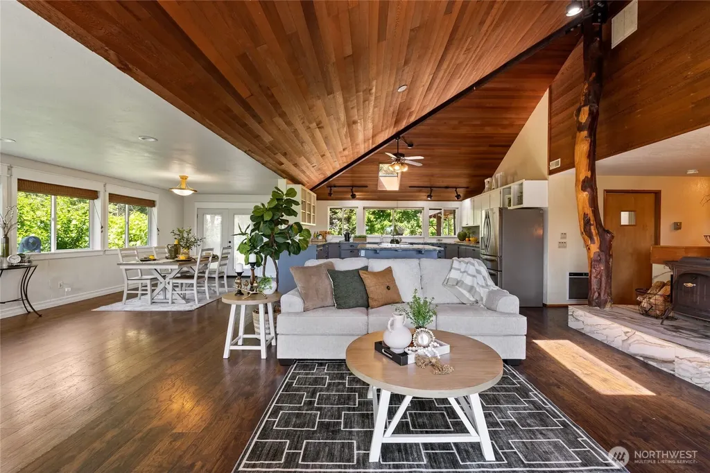 7211 E Grapeview Loop Allyn WA 98524