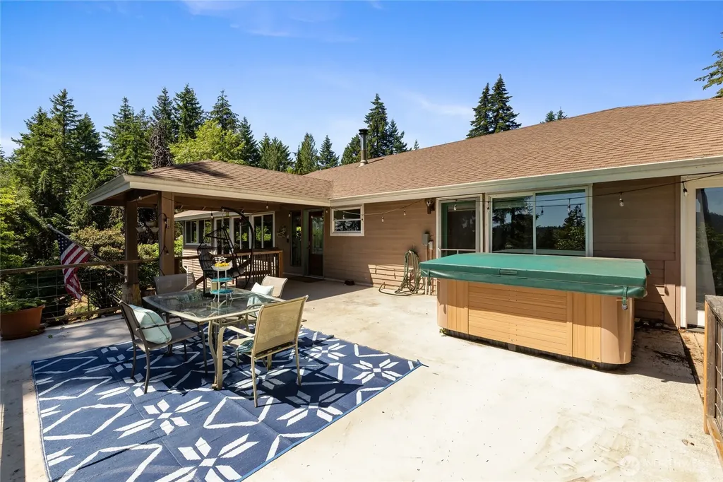 7211 E Grapeview Loop Allyn WA 98524