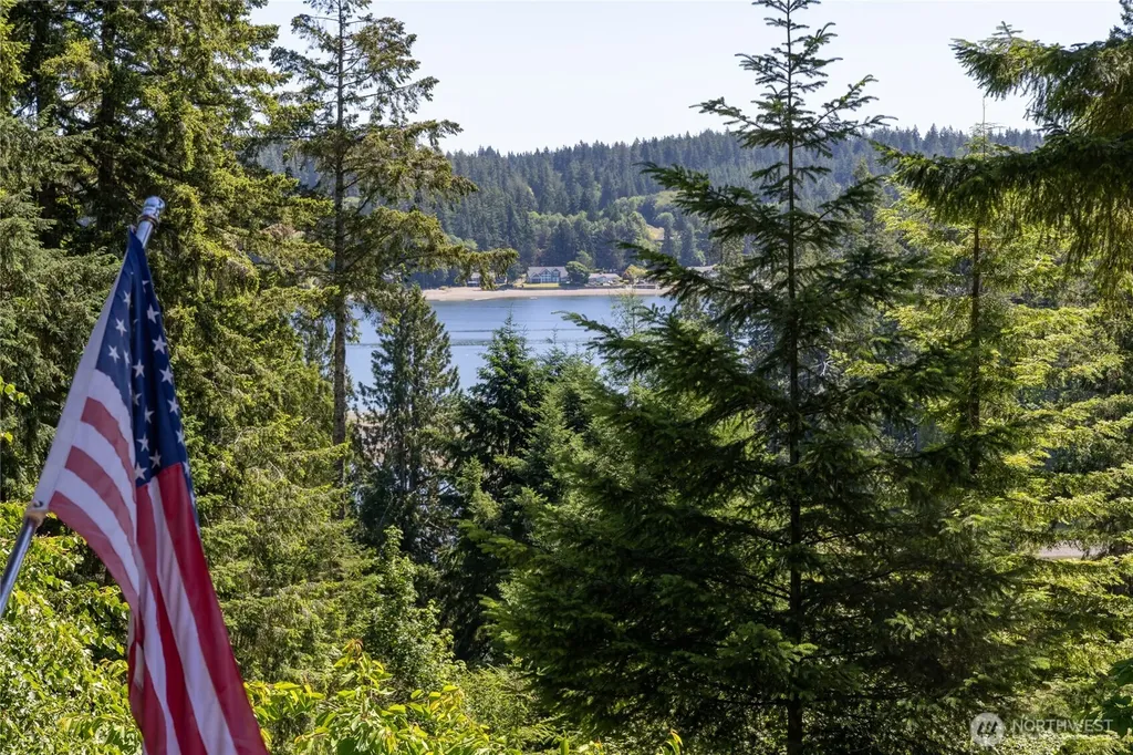 7211 E Grapeview Loop Allyn WA 98524