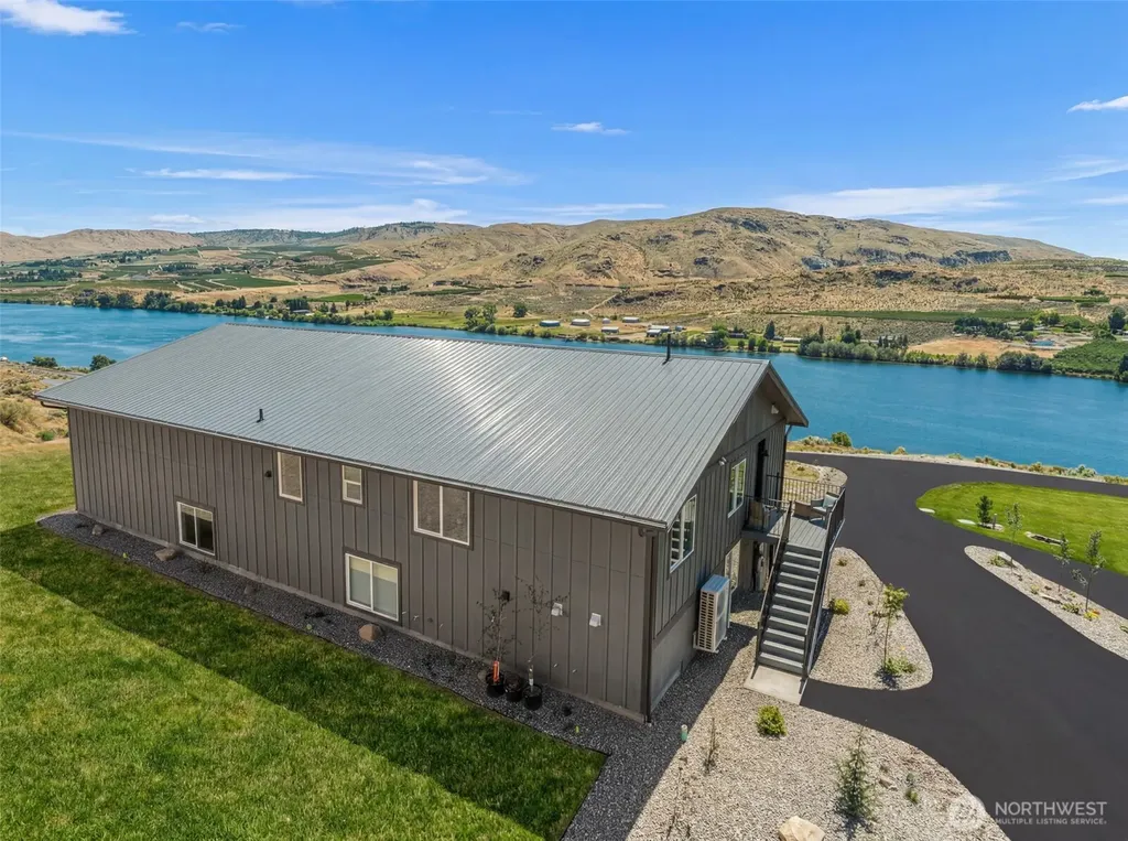 42 Osprey Nest Road Pateros WA 98846