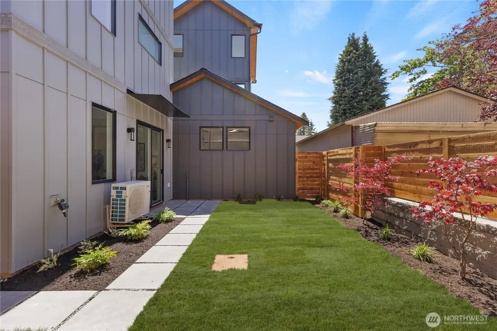 512 N 92nd Street Seattle WA 98103