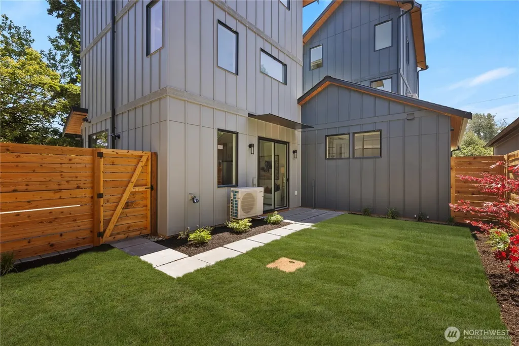 512 N 92nd Street Seattle WA 98103