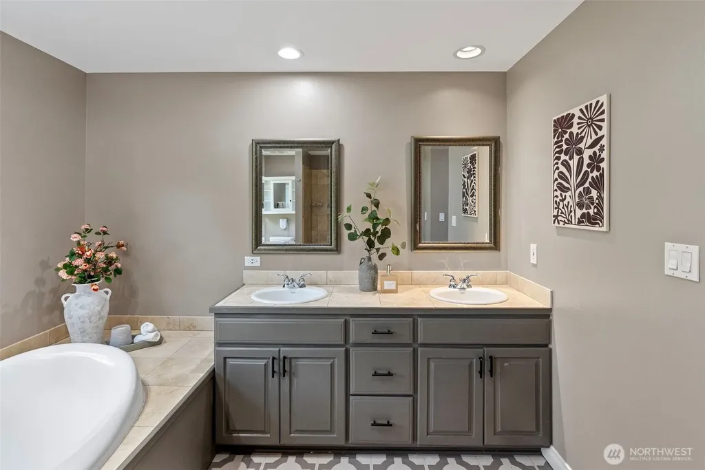 2606 NE Lillehammer Lane Poulsbo WA 98370