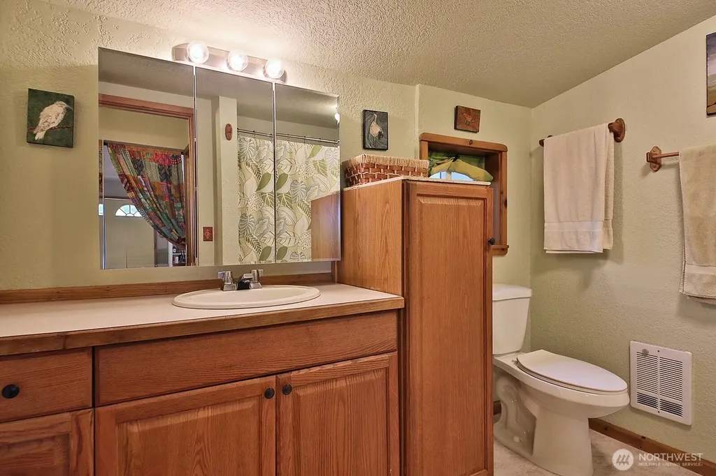 4225 Beach Drive Freeland WA 98249