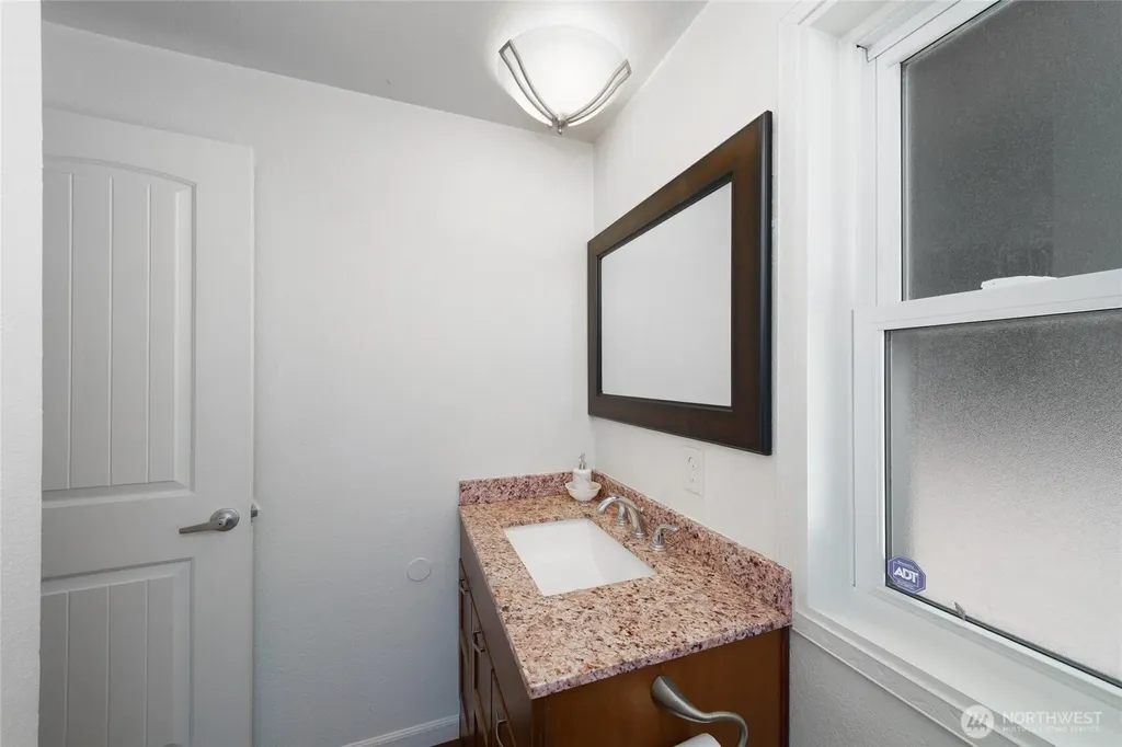 1074 N Estate Lane Oak Harbor WA 98277