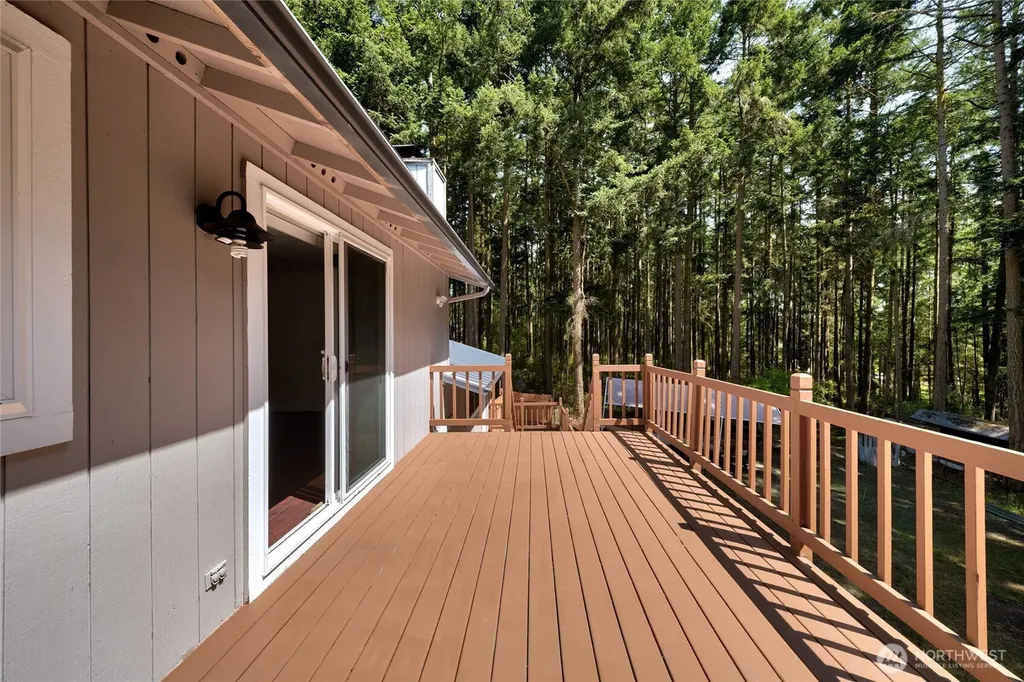 1074 N Estate Lane Oak Harbor WA 98277