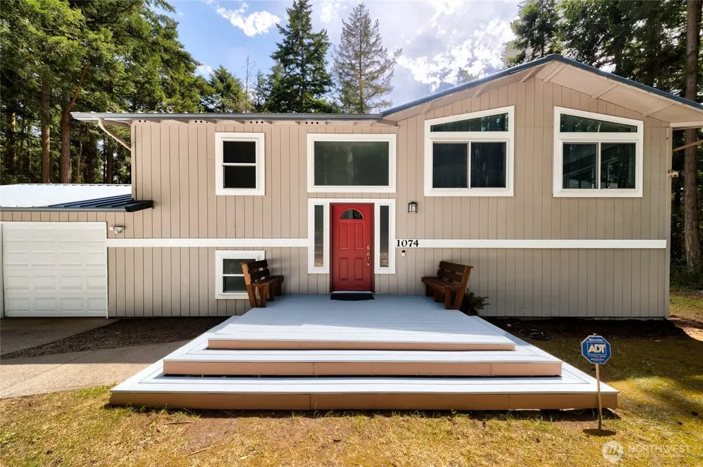1074 N Estate Lane Oak Harbor WA 98277