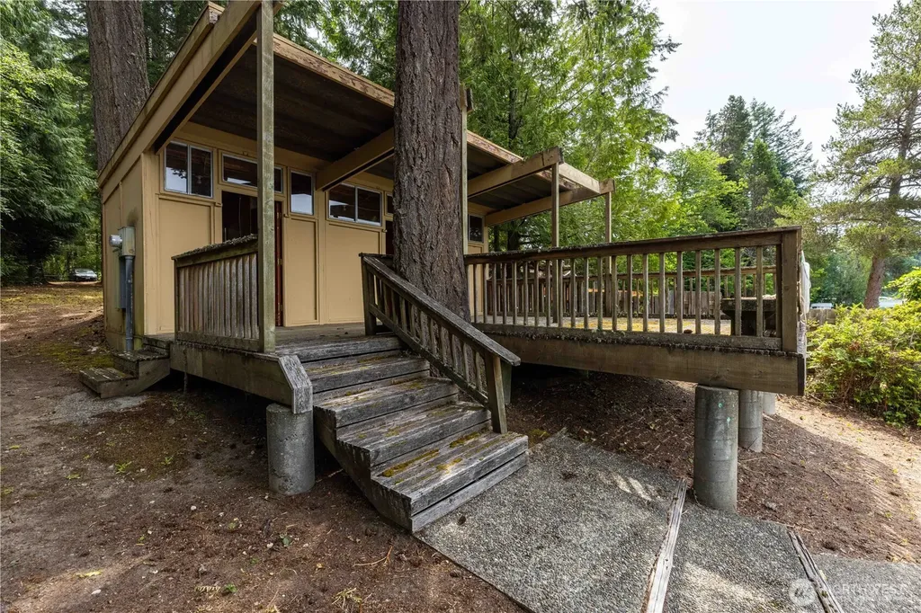 1173 SW Lake Street Port Orchard WA 98367