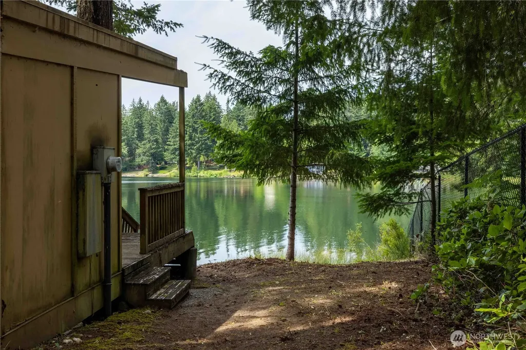 1173 SW Lake Street Port Orchard WA 98367