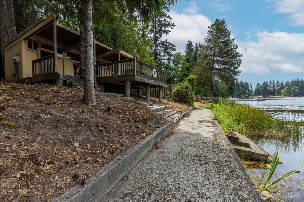 1173 SW Lake Street Port Orchard WA 98367