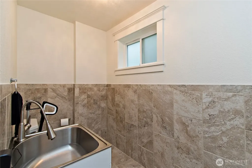 23031 76th Avenue SE Woodinville WA 98072