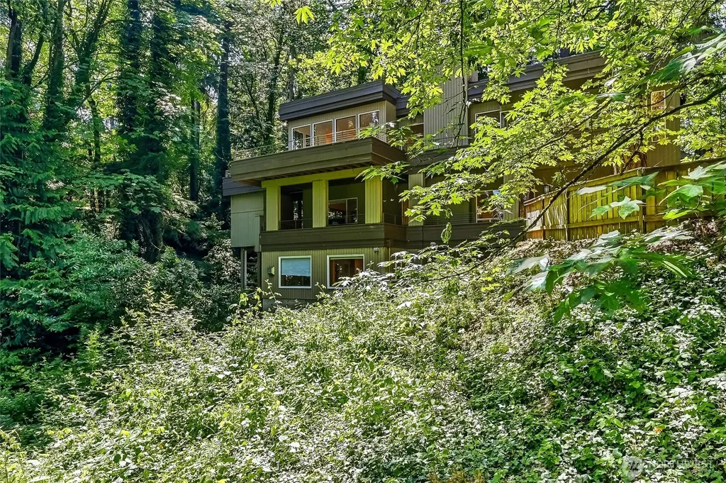 4200 W Lake Sammamish Parkway SE Bellevue WA 98008