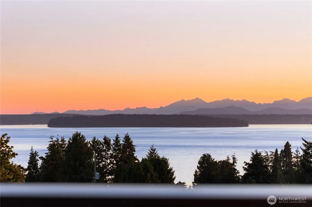 4351 SW Willow Street Seattle WA 98136