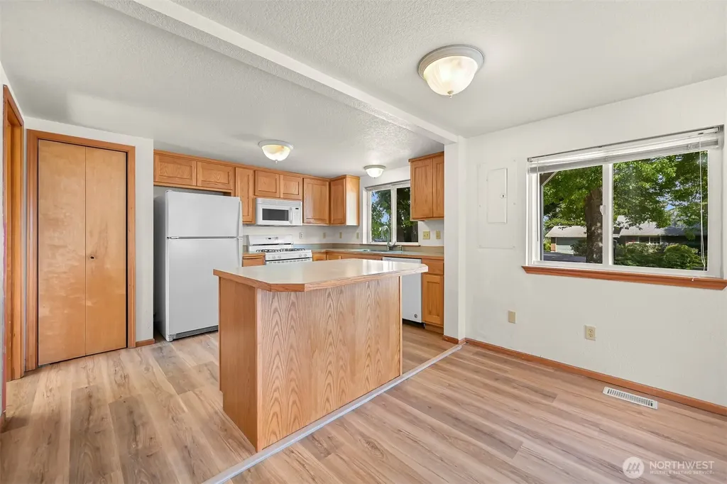8141 Comox Road W Blaine WA 98230