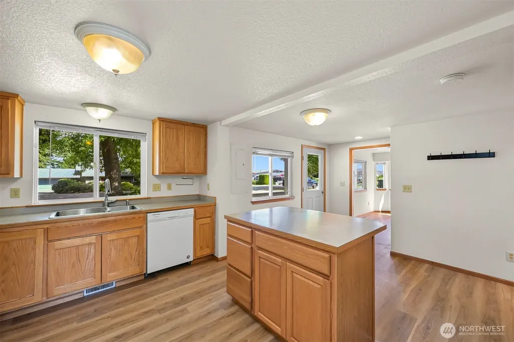 8141 Comox Road W Blaine WA 98230