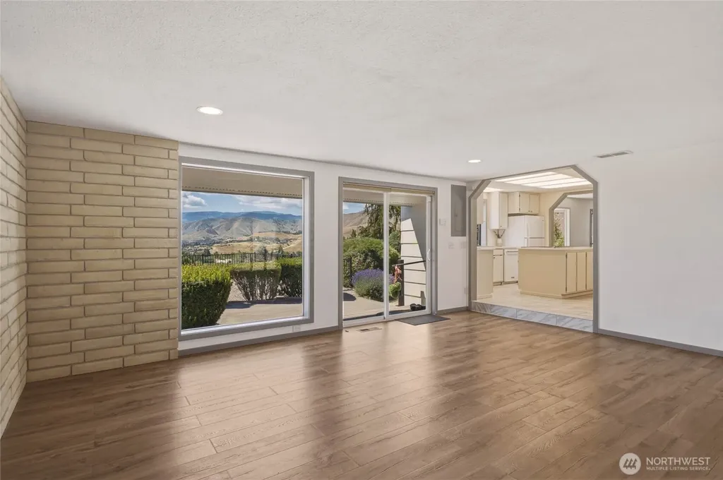 330 Sunnyslope Heights Wenatchee WA 98801