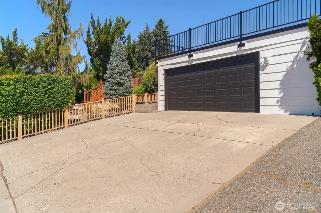 330 Sunnyslope Heights Wenatchee WA 98801