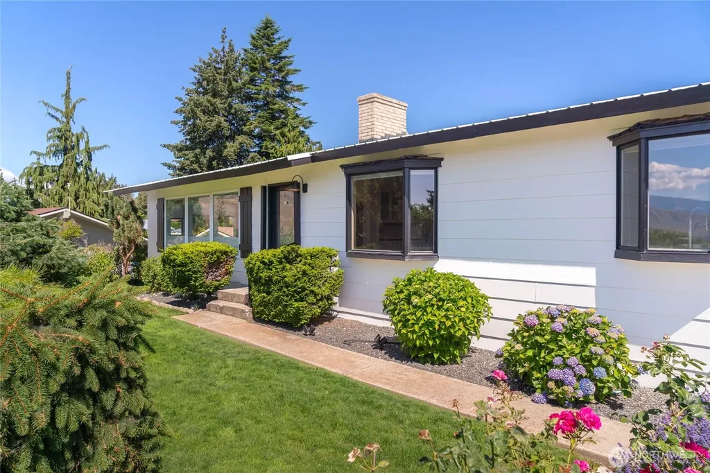 330 Sunnyslope Heights Wenatchee WA 98801