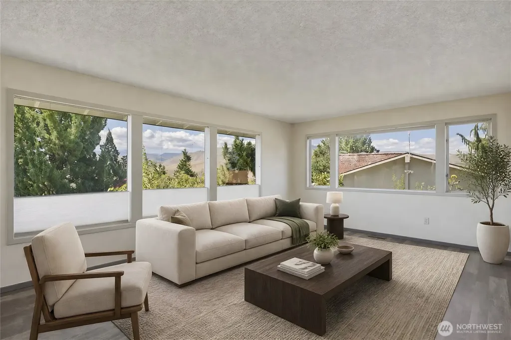 330 Sunnyslope Heights Wenatchee WA 98801