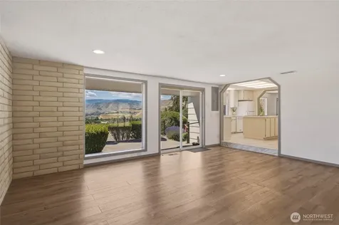 330 Sunnyslope Heights Wenatchee WA 98801