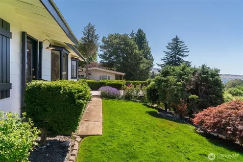 330 Sunnyslope Heights Wenatchee WA 98801