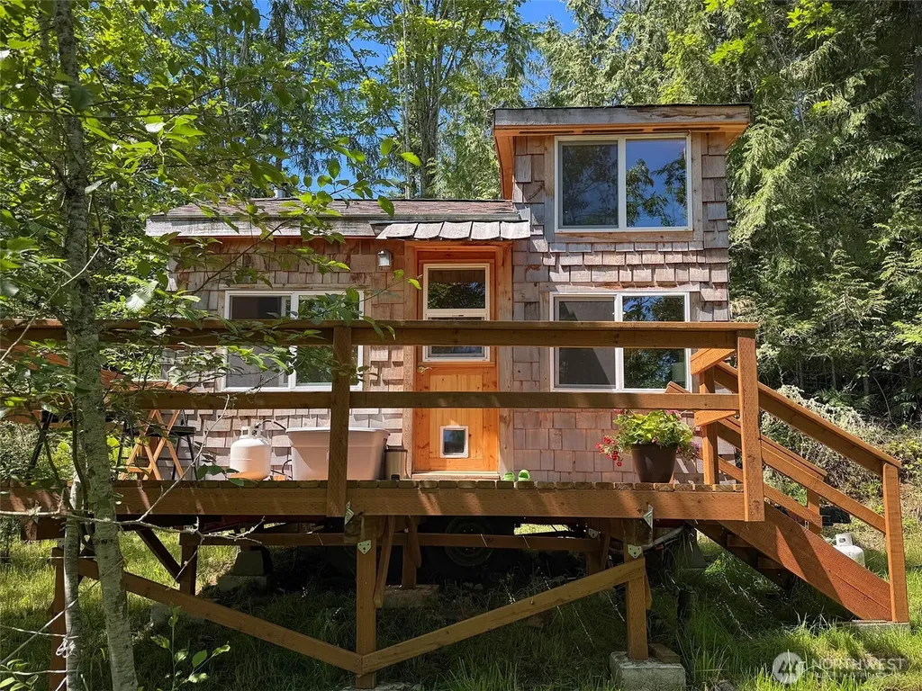 663 Glass Road Port Angeles WA 98362