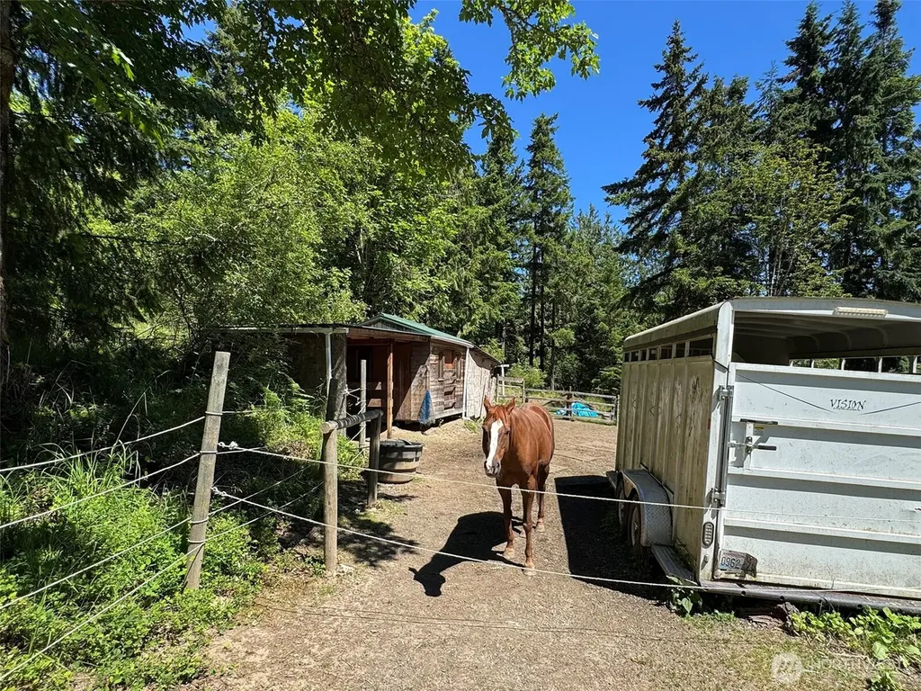 663 Glass Road Port Angeles WA 98362