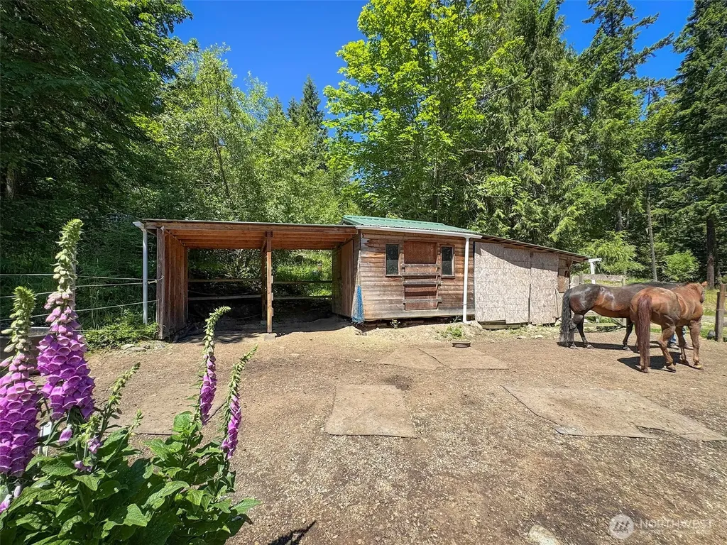 663 Glass Road Port Angeles WA 98362