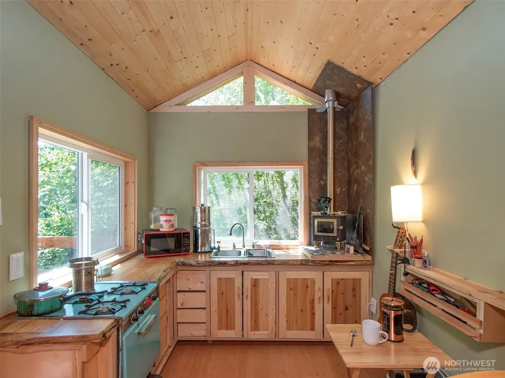 663 Glass Road Port Angeles WA 98362