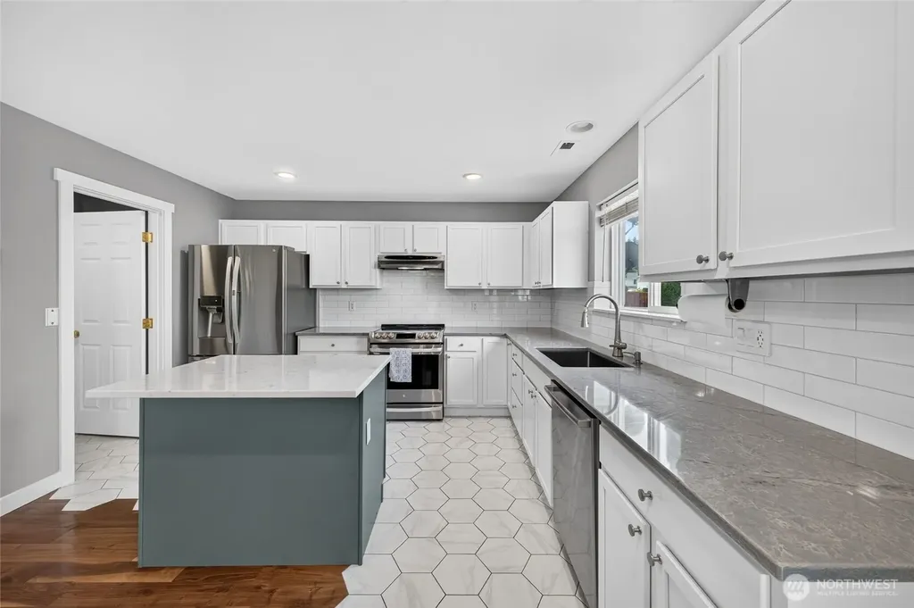 9524 Country Hollow Drive E Puyallup WA 98375