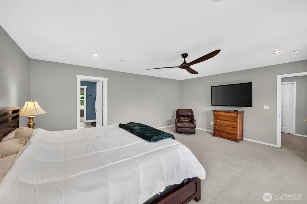 9524 Country Hollow Drive E Puyallup WA 98375