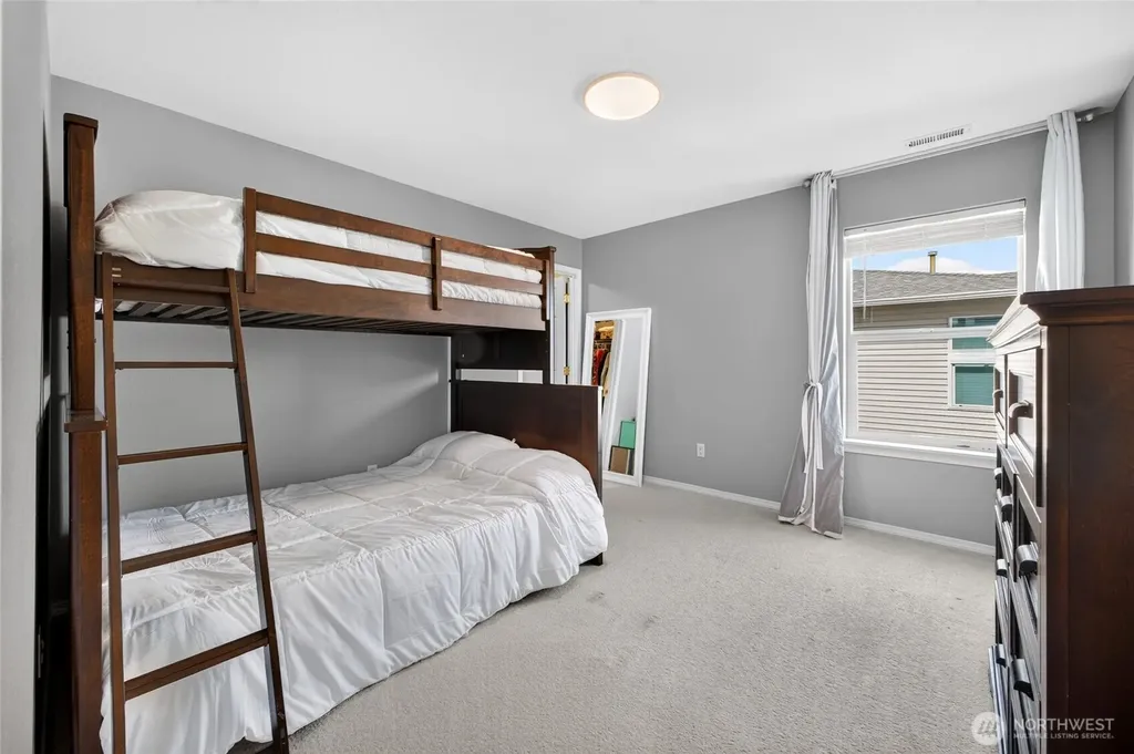 9524 Country Hollow Drive E Puyallup WA 98375