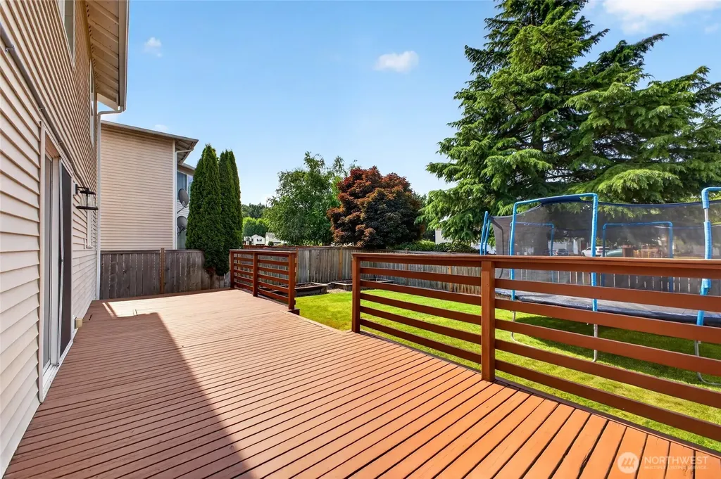 9524 Country Hollow Drive E Puyallup WA 98375