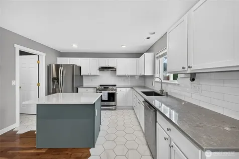 9524 Country Hollow Drive E Puyallup WA 98375