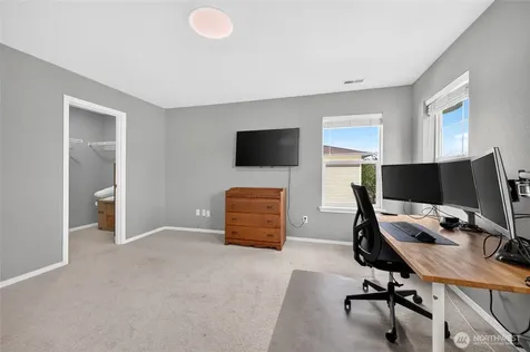 9524 Country Hollow Drive E Puyallup WA 98375