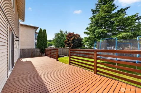 9524 Country Hollow Drive E Puyallup WA 98375