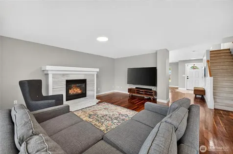 9524 Country Hollow Drive E Puyallup WA 98375