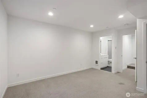 604 NW 77th Street Seattle WA 98117