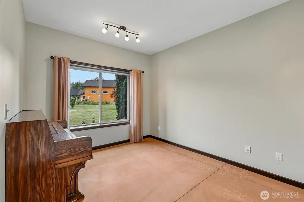 3316 280th Street NW Stanwood WA 98292