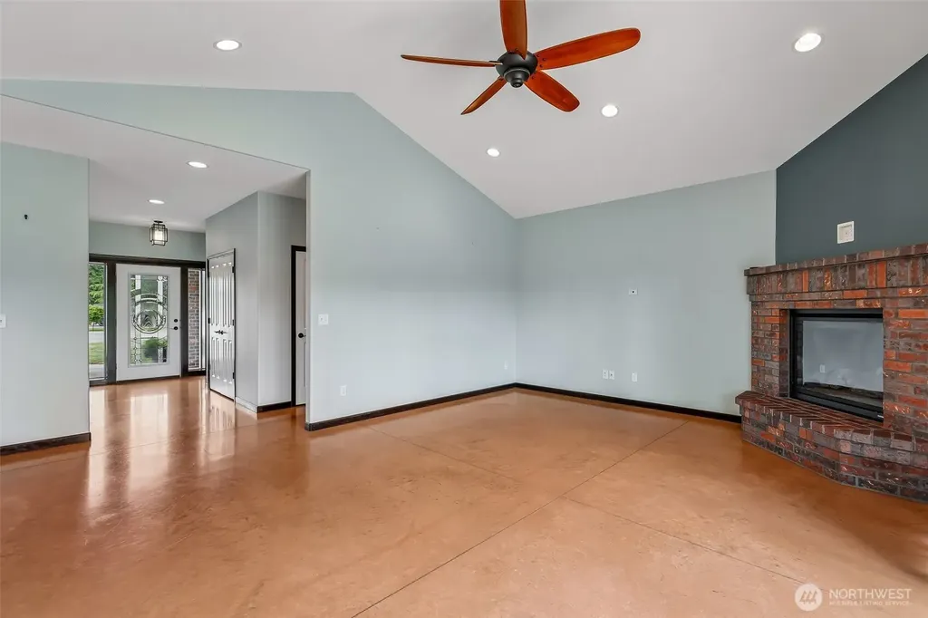 3316 280th Street NW Stanwood WA 98292