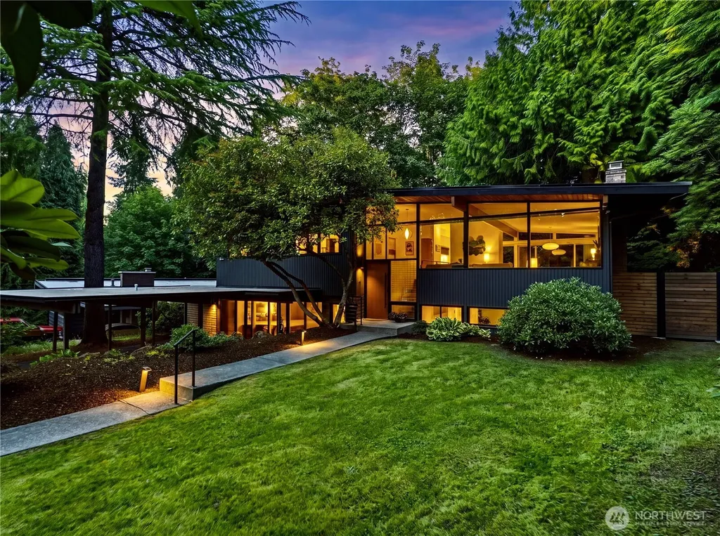17128 2nd Avenue SW Normandy Park WA 98166